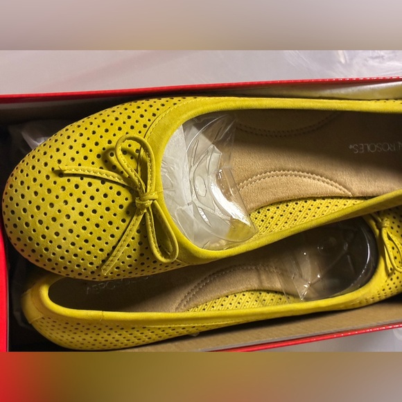 Aerosols Yellow-Green Flats - Picture 14 of 14